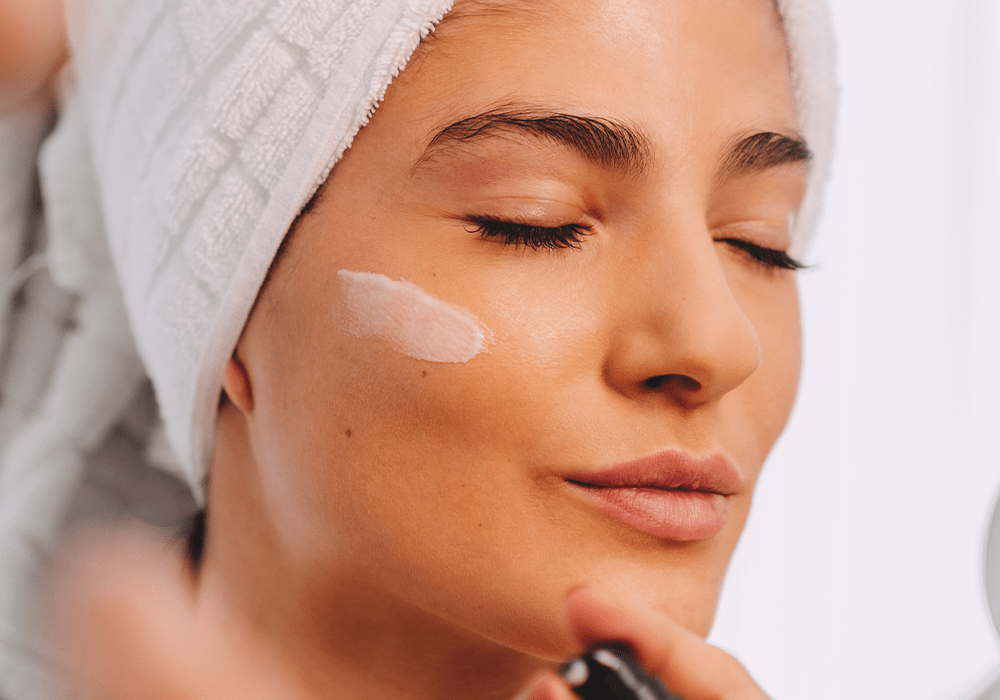 Bakuchiol in der Hautpflege: Positive Effekte des pflanzlichen Anti-Aging-Wirkstoffs