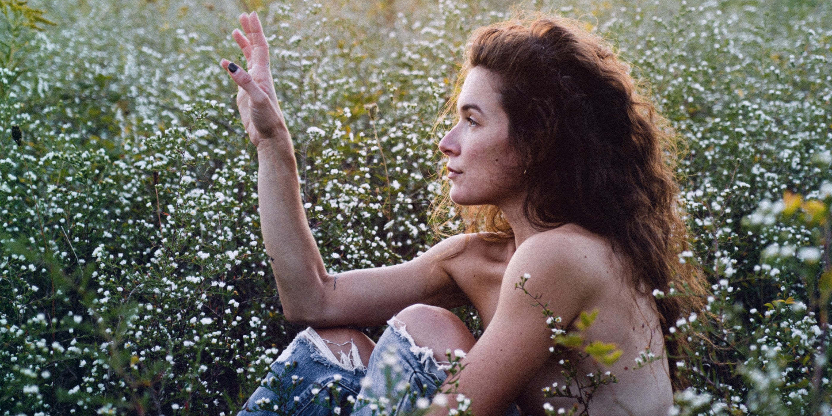 Micaraa Konjac Sponge Red mit roter Tonerde reinigt sensible Haut