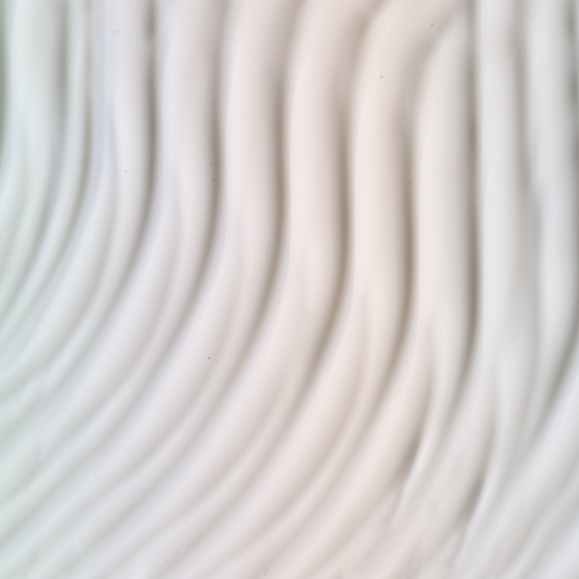 Micaraa Mineral Sunscreen mit cremiger Konsistenz, die schnell einzieht und keine Rückstände hinterlässt