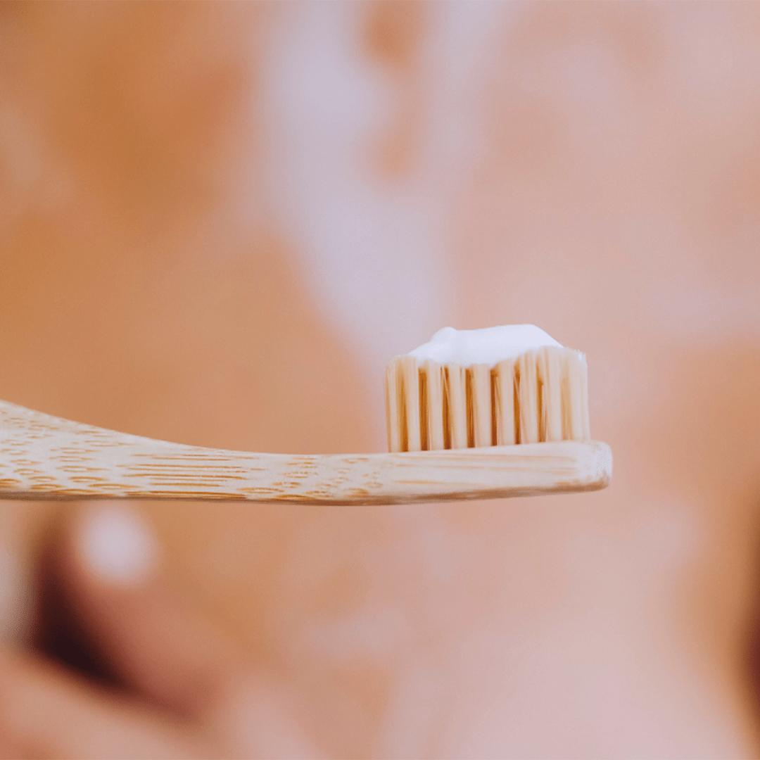 Zahnpasta kann das Weißpigment Titandioxid enthalten