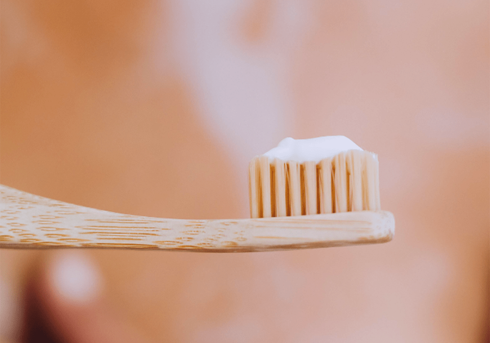 Zahnpasta kann das Weißpigment Titandioxid enthalten